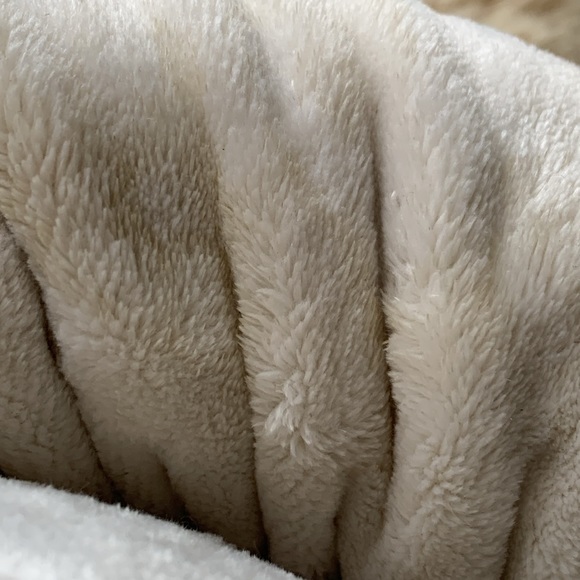 CALVIN KLEIN QUEEN BLANKET - Picture 4 of 6